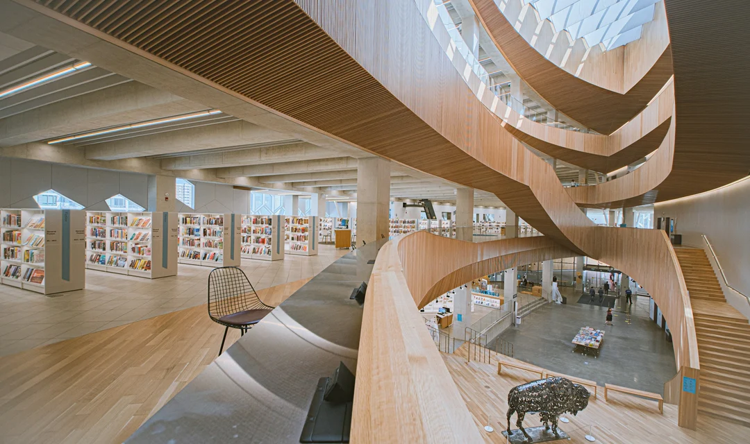 Hollins Library: oak-lined galleries curving around a top-lit reading hall